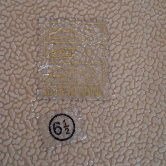 Shu Shop Women's Beige Bernarda Sandal Size 6.5 Pre-own - Picture 4 of 9